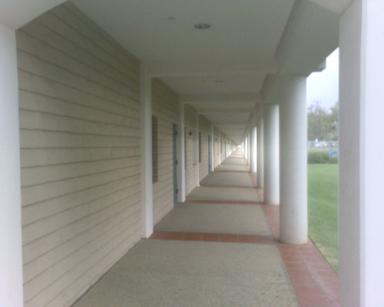 Walkway on building 33∞