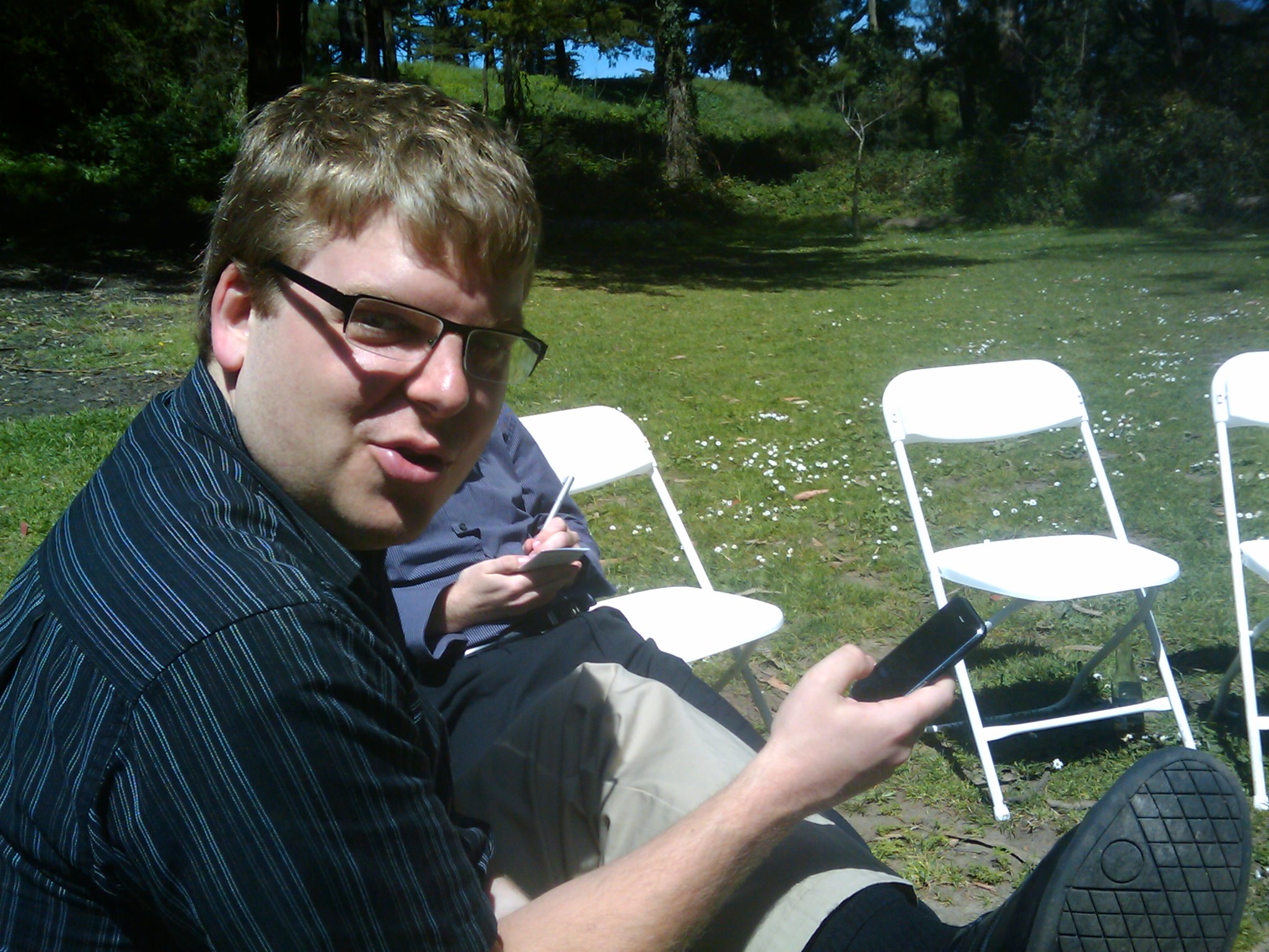 tomicles comments on wedding photos at the wedding